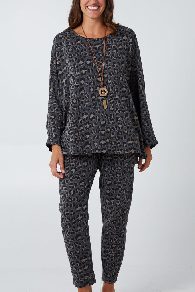 CHARCOAL LEOPARD PRINT LOUNGEWEAR WITH NECKLACE