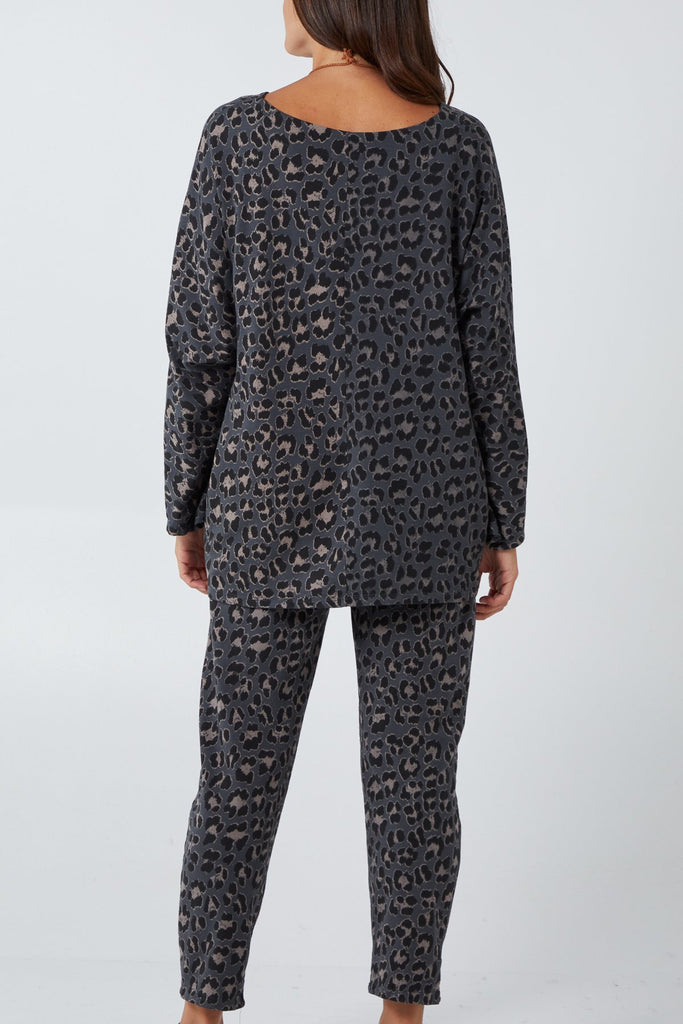 CHARCOAL LEOPARD PRINT LOUNGEWEAR WITH NECKLACE