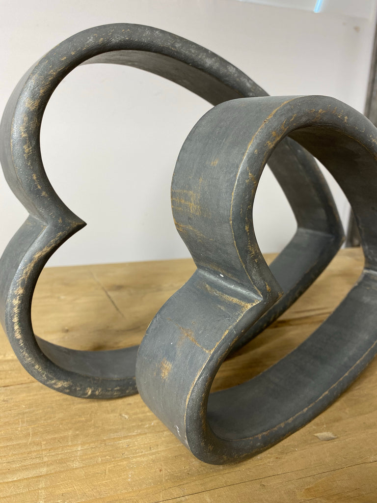 DISTRESSED GREY HEART SHAPED PLAQUE
